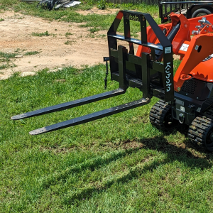 Kubota SCL1000 with 42-inch adjustable pallet forks - Left Front - Forks Midway Lift 01 - (940) 202-8413 - Wired Equipment Inc.